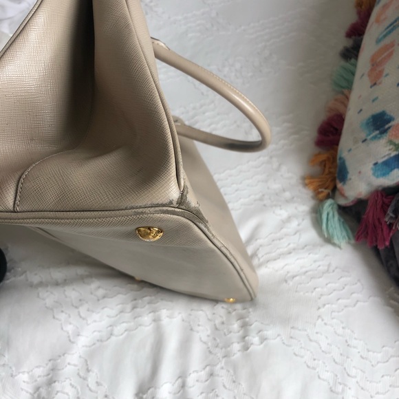 Prada Saffiano - Picture 7 of 8